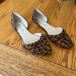 Women’s Restricted Leopard Flats Size 8